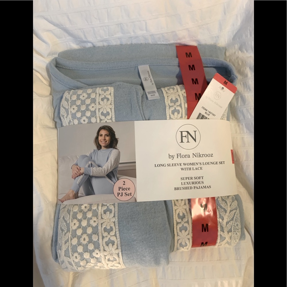 Women’s lounge set with lace